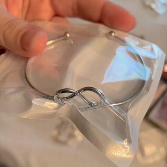 ‼️LAST ONE‼️ NWT 💙♥️💜 STAINLESS STEEL WIRE HEART OPEN CUFF BRACELET Unisex OS - Picture 7 of 7